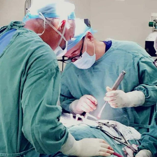 Miguel Paradiso - Especialista en columna vertebral en Uruguay